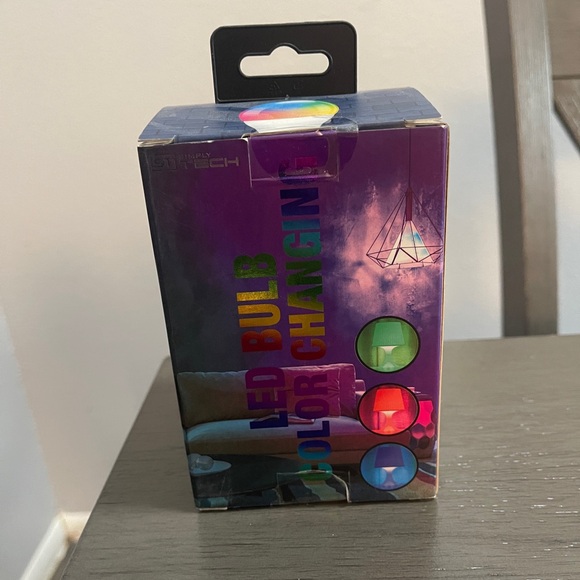 Multicolor LED Bulb with Remote - Picture 3 of 4